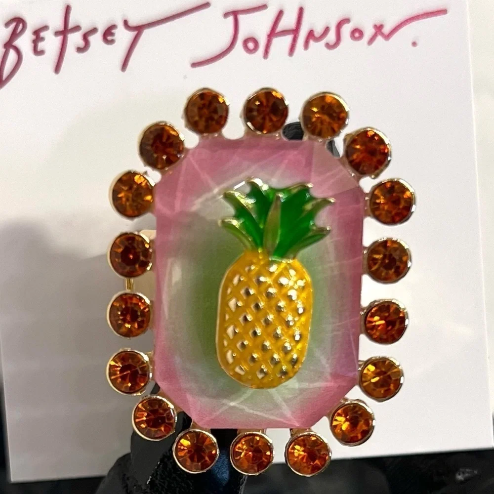 🍍BETSEY JOHNSON Backyard Pineapple Crystal Frame Cocktail Stretch Ring🍍NWT
